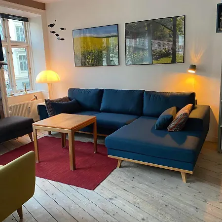 Flat And Area Lejlighed